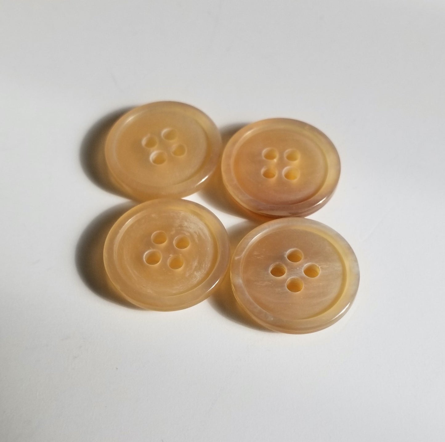 Perle Bøffelshornsknap 61 : Champagne - 17 mm